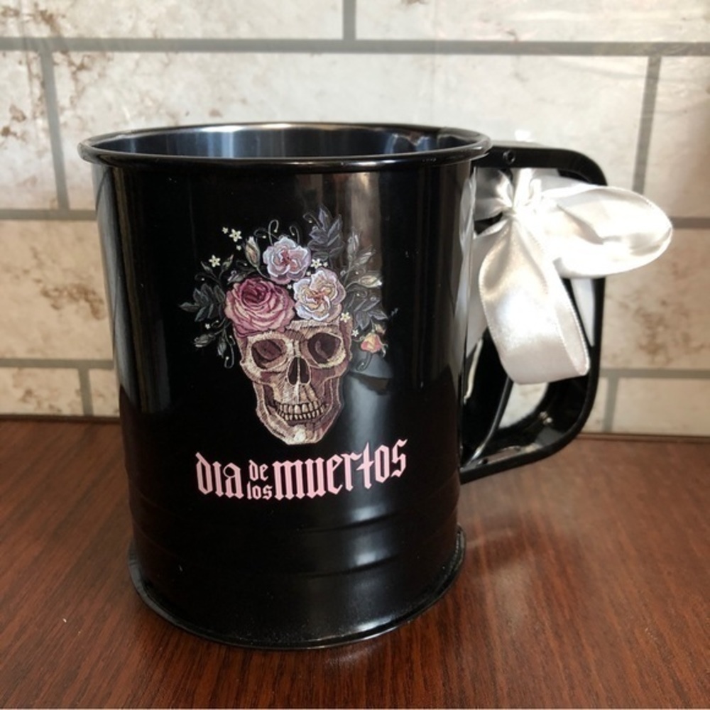 Flour sifter Day of the Dead‎